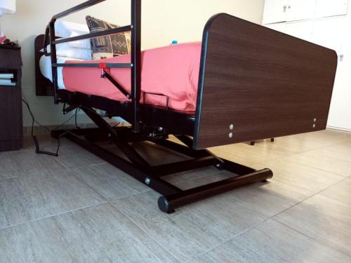 Camas Geriátricas Eléctricas CME-190 Diseñada para la Etapa Inicial de Alzheimer.